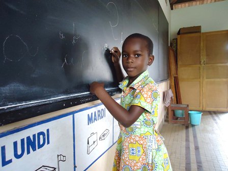 Fatou, élève d’une école SOS en Côte d’Ivoire