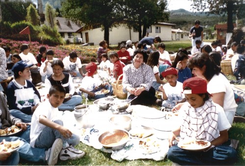 L’association française pour le développement des villages d’enfants SOS dans le monde finance la construction du village SOS de Bogota en Colombie et d’une maison familiale du village SOS de Quito en Equateur.