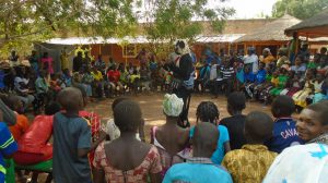 Représentant d'un comédien sur les droits de l'enfants à Ouagadougou